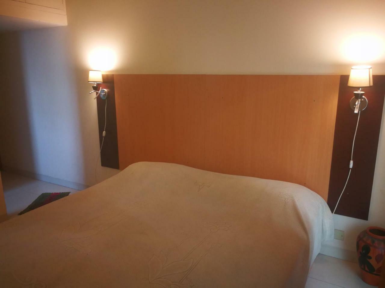 Rajanigandha Family Suites ダッカ エクステリア 写真